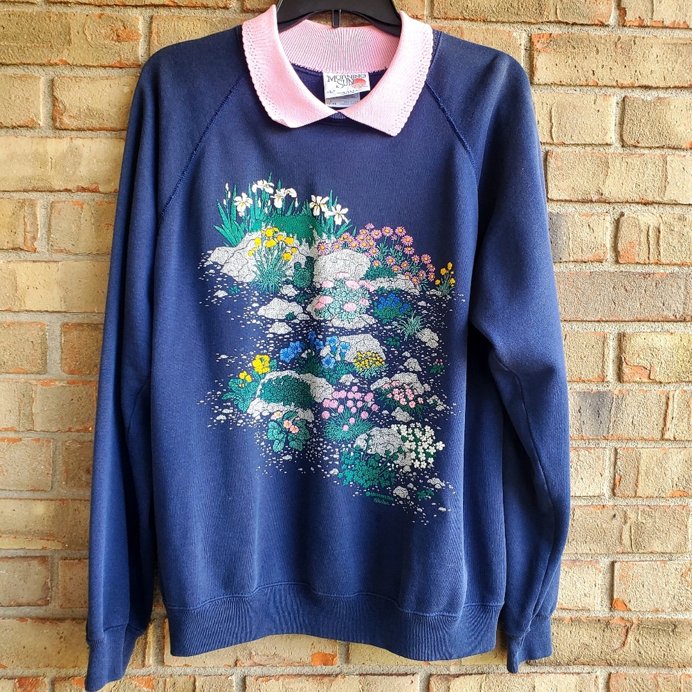 Mornings Sun Layered Style Sweatshirt with floral design Women's large.